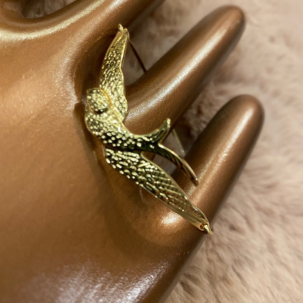 NWT! Gold bird dangle bracelet
